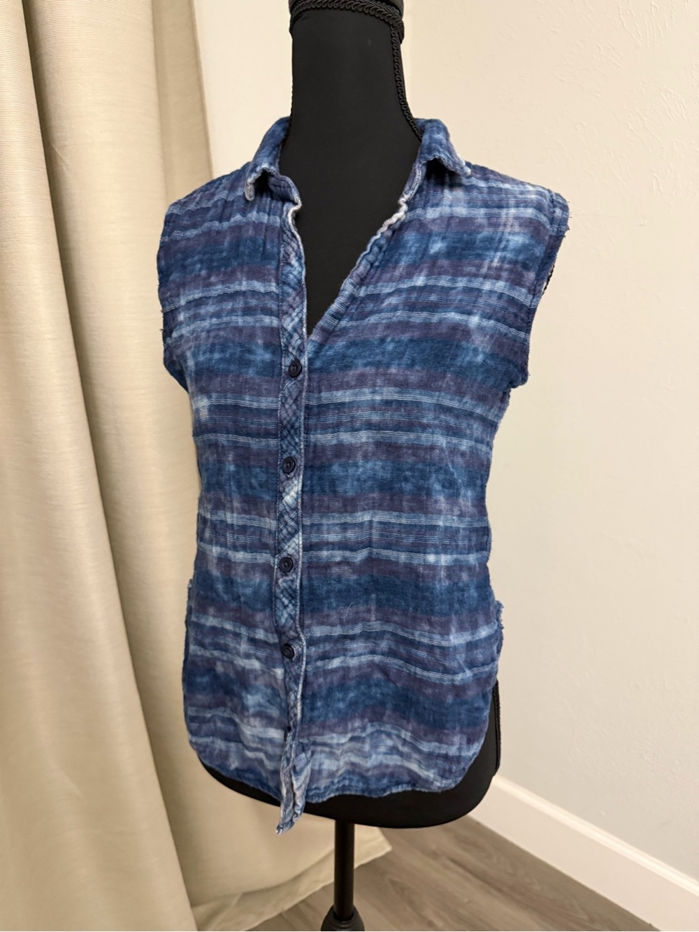 cloth & stone Blue Striped Sleeveless Button-Down Shirt 100% cotton